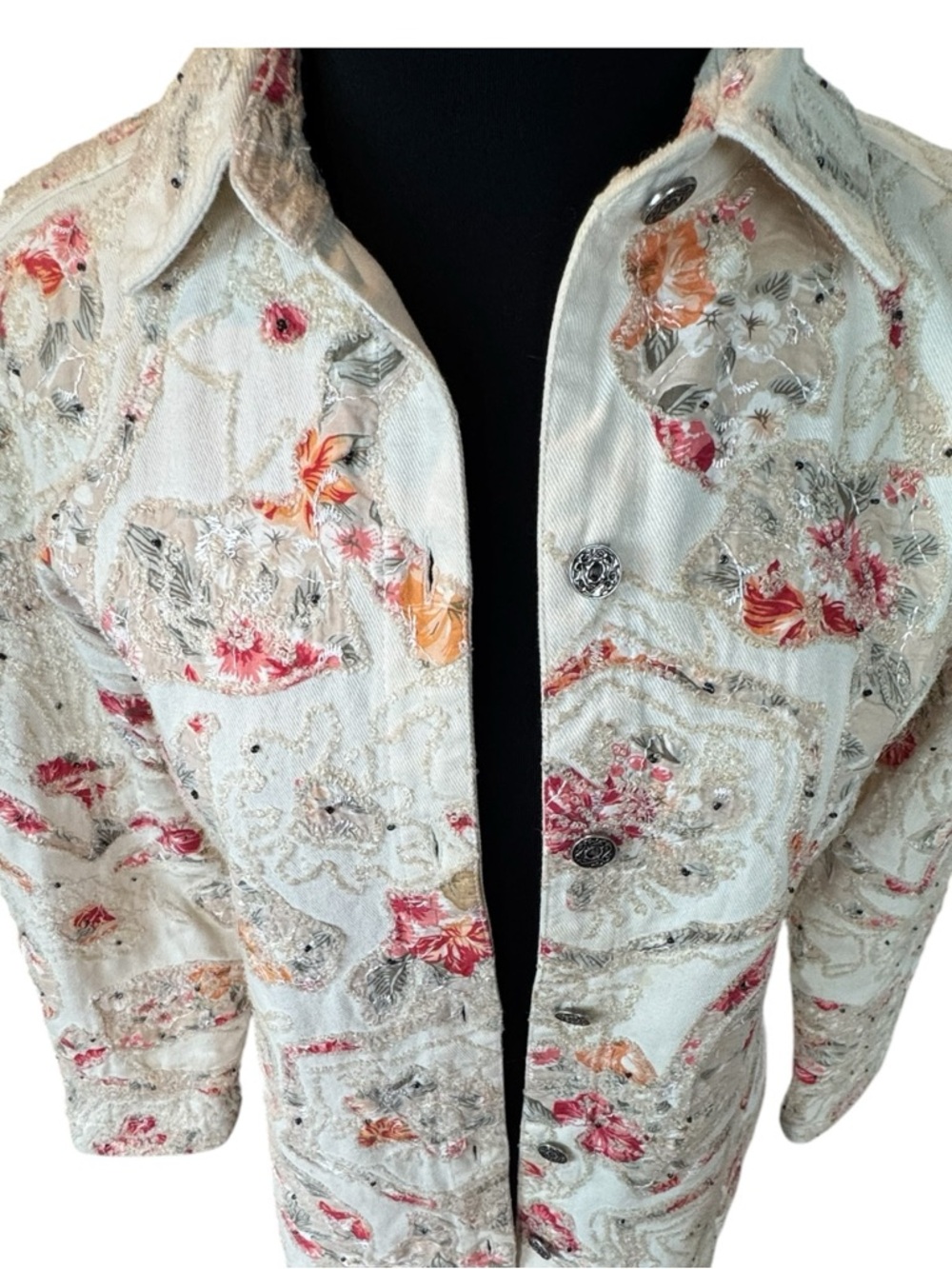 Chico’s Cream Ivory Embroidered Floral Patchwork Denim Jacket Size 1 (M/8) NWOT - Picture 5 of 9